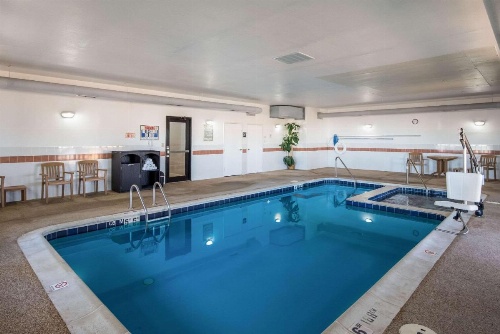 Quality Inn & Suites West image 14