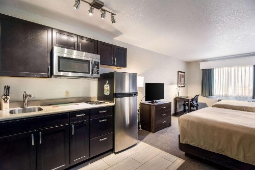 Quality Inn & Suites West image 17
