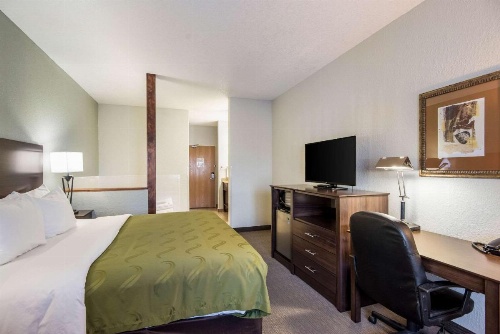 Quality Inn & Suites West image 20