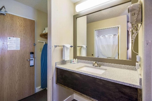 Quality Inn & Suites West image 26