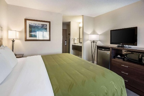 Quality Inn & Suites West image 38