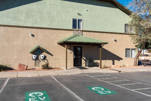 Quality Inn & Suites West image 7